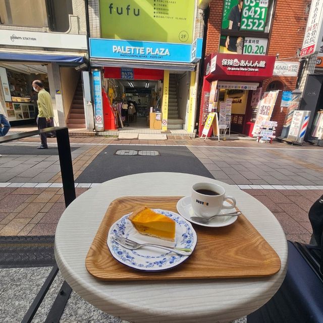 Autumn chillax time at Doutor cafe, Jiyugaoka