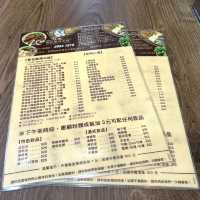 🇭🇰 馳名豬排酸辣米線係咪名過其實？🐷🍜
