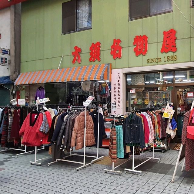 充滿日式古著店區的仁王門通商店街