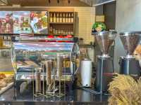  คาเฟ่สไตล์กระท่อมคันทรี อยู่ในปั้มน้ำมัน Shell
