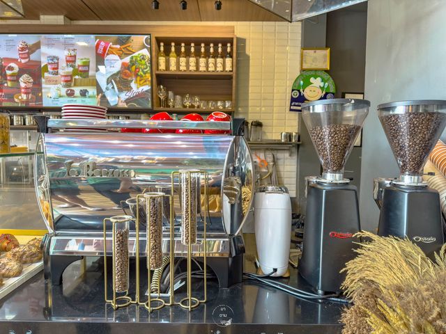  คาเฟ่สไตล์กระท่อมคันทรี อยู่ในปั้มน้ำมัน Shell