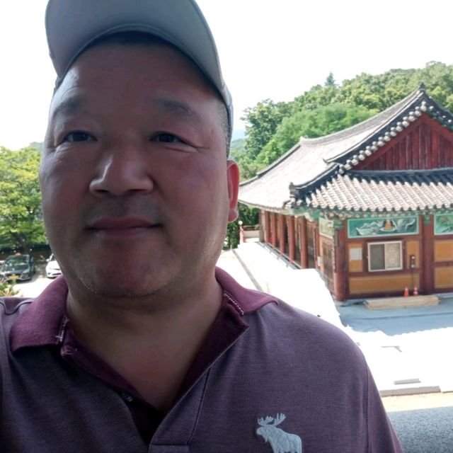 구미 금오산 금강사 대웅전 석조여레좌상에서 
