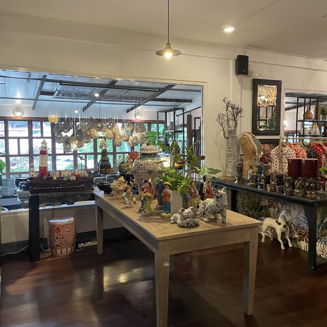 Woo Cafe Art and Gallery 