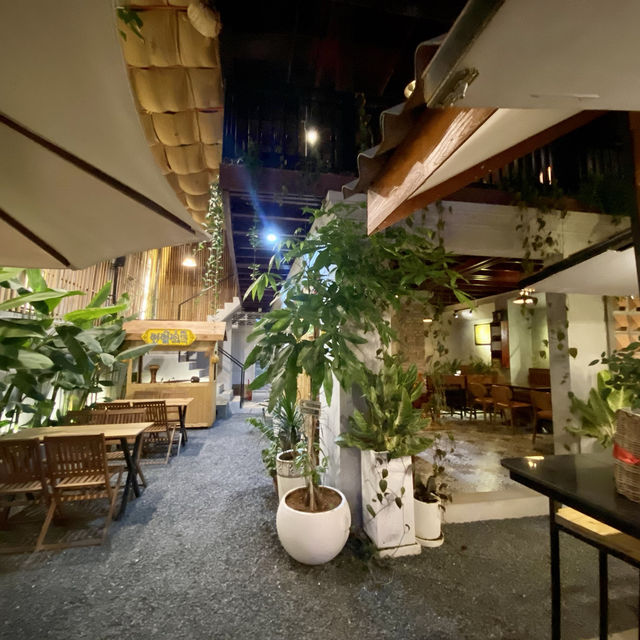 LAKU Cafe & Restaurant @ Kampot 