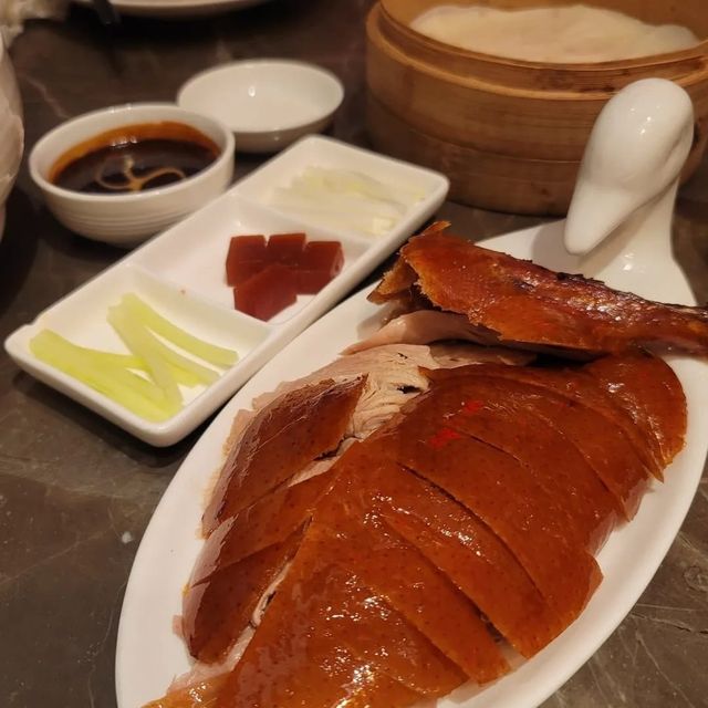 皮脆爆油的北京烤鴨🦆性價比超高🤑！麵皮醬汁無限添加