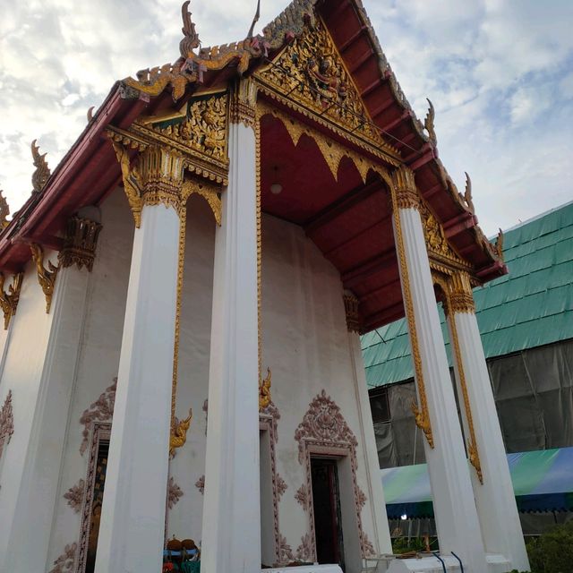วัดปทุมคงคาราชวรวิหาร สัมพันธวงศ์