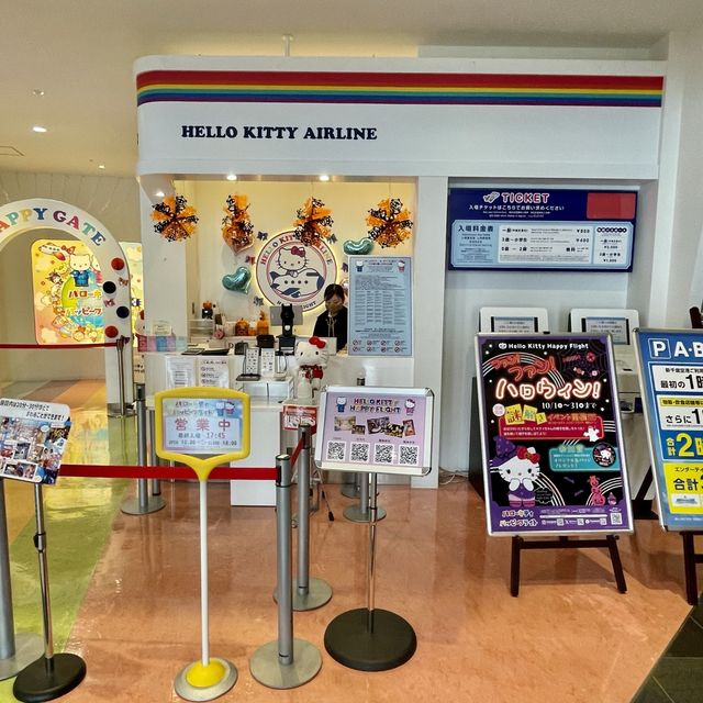 【北海道】キャビンアテンドになったキティちゃんに会える「ハッピーフライト」