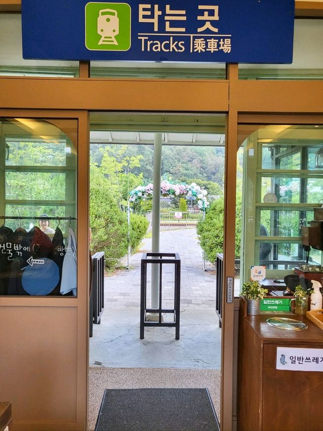 커피도 마시고 간이역의 매력에 빠져도 보고🧡