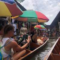 Exploring the Vibrant Floating Markets of Bangkok