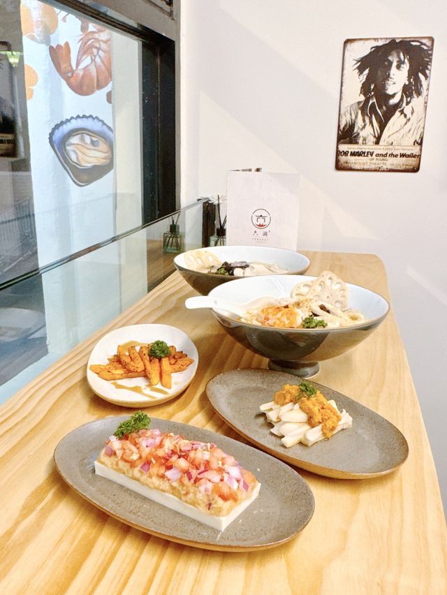 湯底用心熬製，鮮味十足上海麵