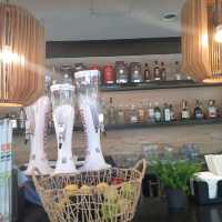 CHAMBERY POOL BAR: REFRESHING EXPERIENCE