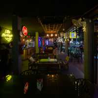 จะนั่งชิวดูบอลก็แวะมาได้ @Little Monkeys Club 
