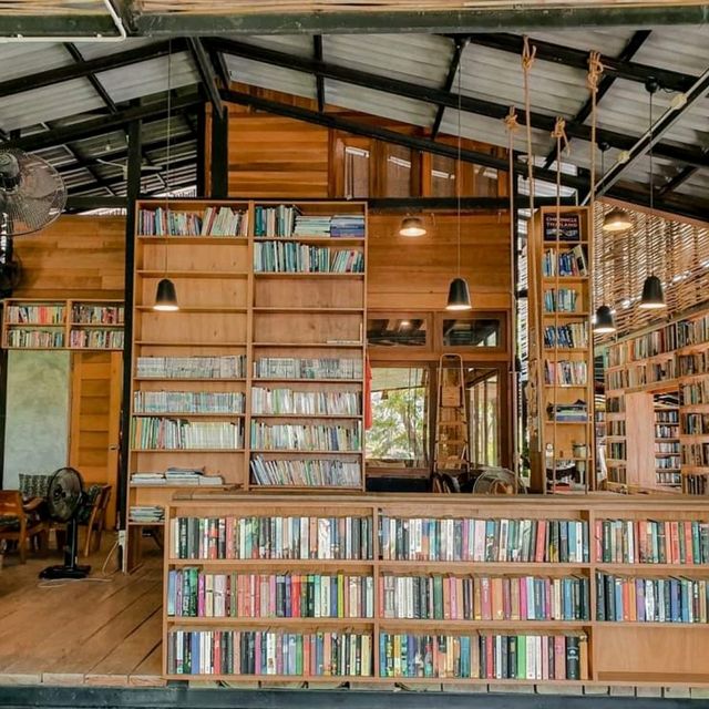 Booktree Library & Café