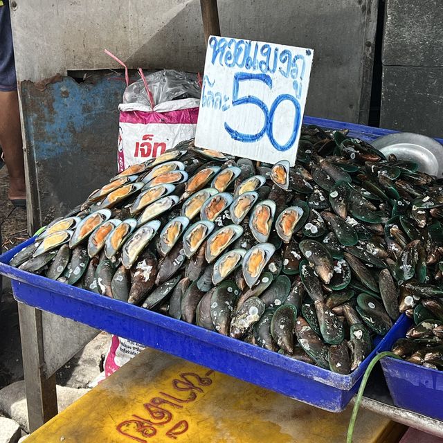 ตลาดลานโพธิ์ พัทยา 🦐แหล่งรวมซีฟู้ดน่าทาน🦀