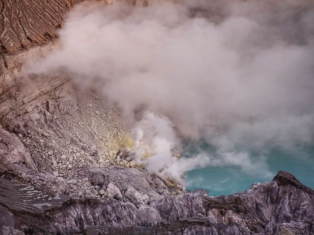 ‘Kawa Ijen’-the world's largest acidic volcano