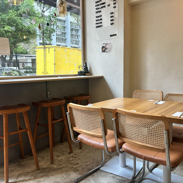 簡約設計的西餐廳