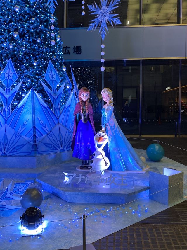 2023年思い出にのこるアナと雪の女王クリスマスツリー