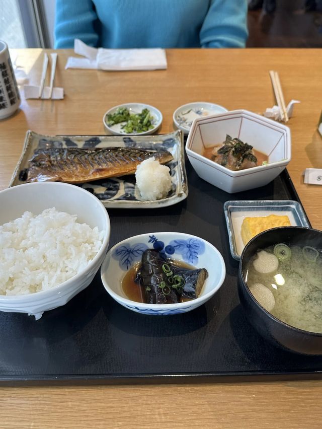 新鮮な海鮮定食を福岡で食す！