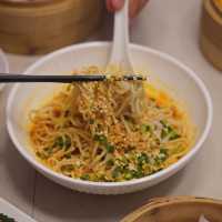 飲茶：創新點心，鴿吞鳳梨，四川擔擔湯麵
