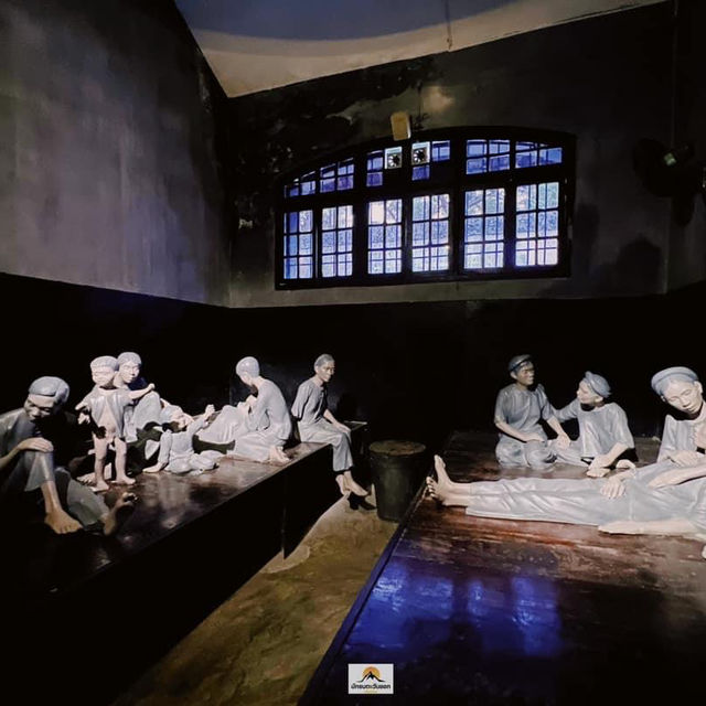  Hoa Lo Prison Museum