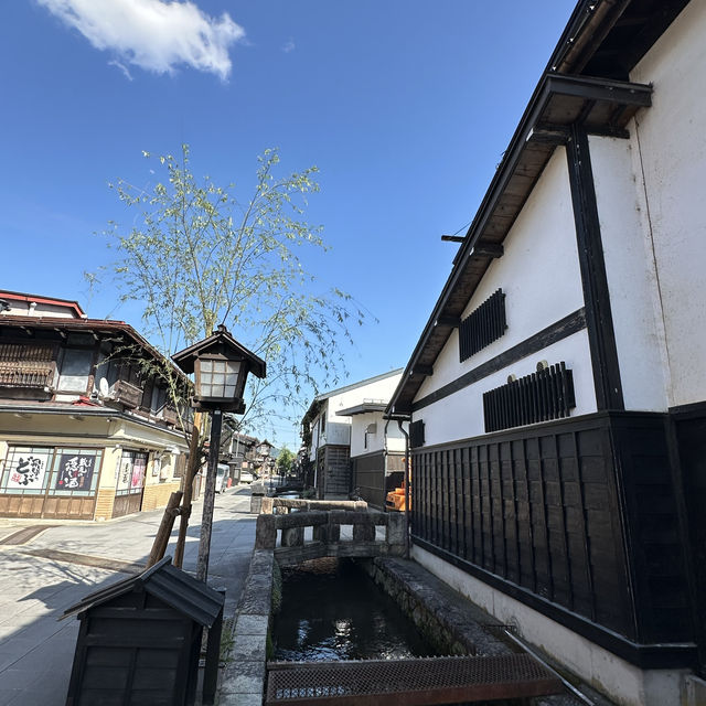 飛驒古川，寧靜舒服的村莊，與鯉魚一起散步