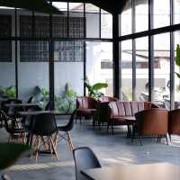 UNKNOWN COFFEE PALUR | HAVING COFFEE WHILE WAITING FOR THE TRAIN SCHEDULE TO ARRIVE