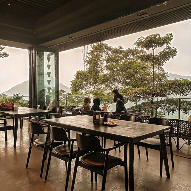 THE UPPER CLIFT | RESORT & CAFE 