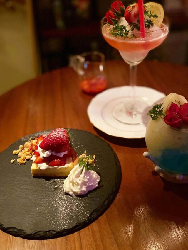 【福岡カフェ】カクテルが美しいバーのドライフラワーとキャンドルもオーナーのハンドメイド