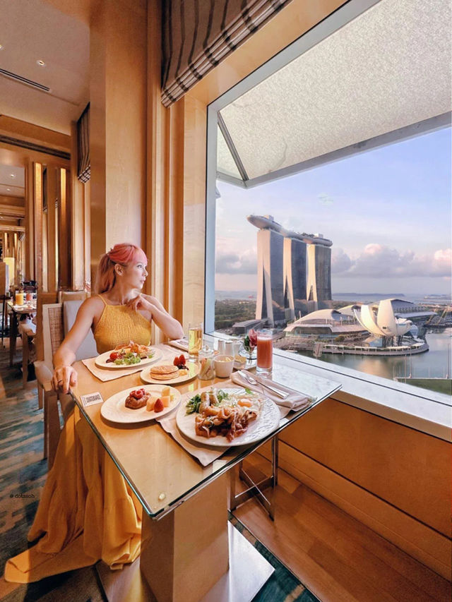 The best hotel bathtub view in Singapore 🛁🇸🇬