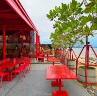 คาเฟ่สีแดง ริมหาดนาจอมเทียน พัทยา