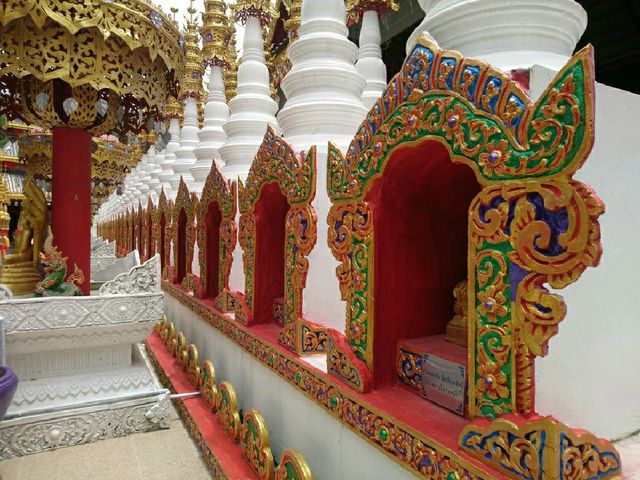 ดื่มด่ำกับความสวยงามของสถาปัตยกรรมล้านนา-ไทยใหญ่