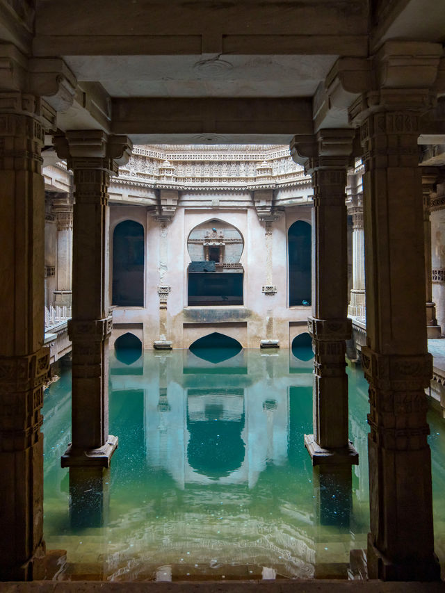 The Adalaj Stepwell บ่อน้ำโบราณอายุกว่า 500 ปี