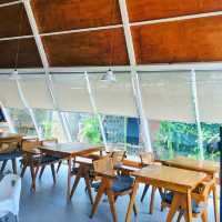 SRGITIGABERMUDA | Triangular-roofed café