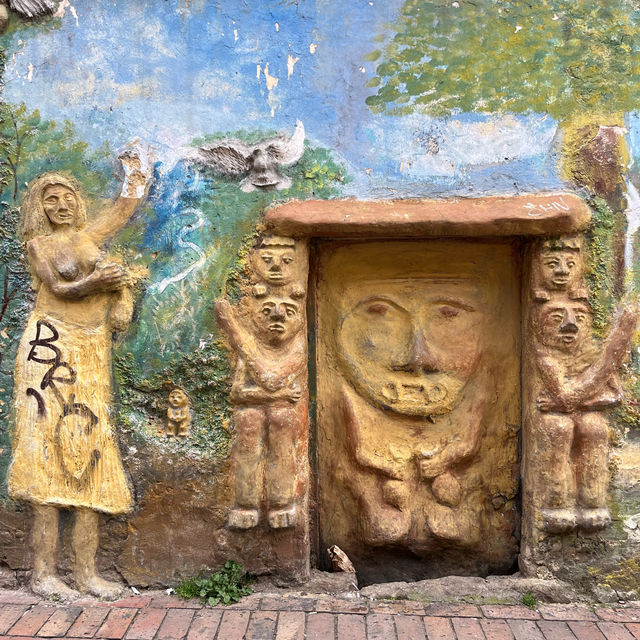 猶如城市塗鴉藝術博物館的波哥大燭台區