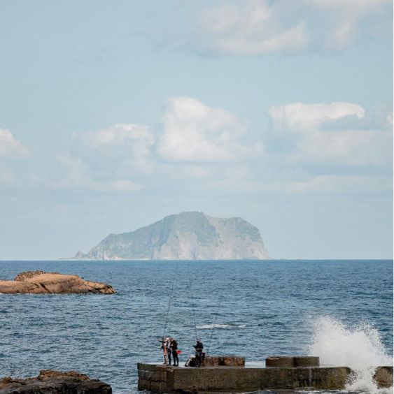 「臺北瑞芳區陰陽海」獨特海水顏色，不容錯過！