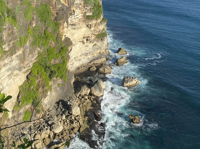 "Discover the Magic of Bali: A Paradise of Sunsets, Culture, and Adventure"