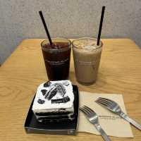 韓国チェーンカフェのアイスボックスケーキ
