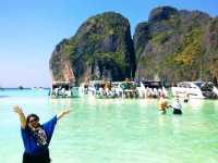 เกาะพีพี น้ำทะเลสวยมาก แลนด์มาร์คของไทย 