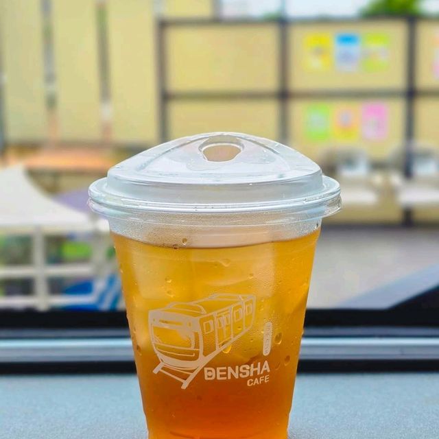 𝘿𝙚𝙣𝙨𝙝𝙖 𝘾𝙖𝙛𝙚 ยกรถไฟญี่ปุ่นมาไว้ที่บางแสน