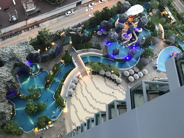 Space Water Park สวนน้ำในธีมสุดล้ำที่โรงแรม Grand Center Point Space Pattaya