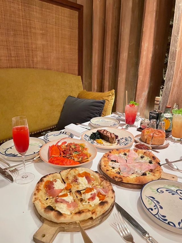 Dinner with friends”👩🏻👩🏻👩🏻“