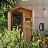 พามาหาคาเฟ่ชิลๆ ที่  Bros Cafe