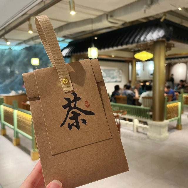 走進古雅的上海名居。細味經典上海美食