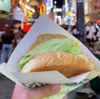 Melon Bread ร้านขนมปังเมล่อนโดทงโบริ