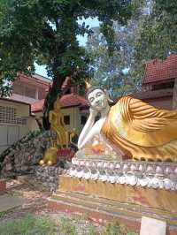 สักการะเจ้าแม่กวนอิมองค์ใหญ่