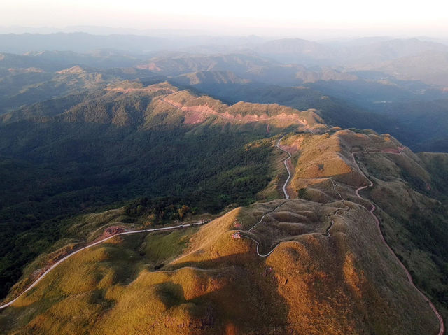 Group travel to Binh Lieu during the silver grass season