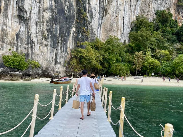 ลากูนเกาะห้องสีเทอควอยซ์ที่แท้ทรูแห่งทะเลกระบี่ 🌊