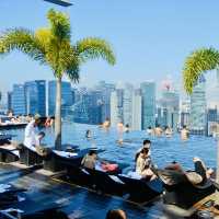 At the Top Infinity Pool of Marina Bay Sands 🇸🇬