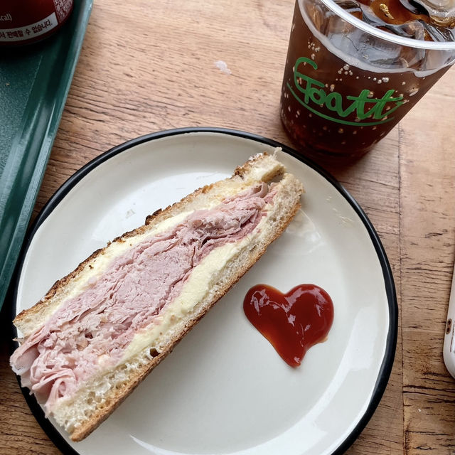 【韓国】常に行列ができるウルチロ近くのブランチカフェ❤️
