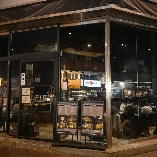 超有格調黑色型格旺角咖啡漢堡店